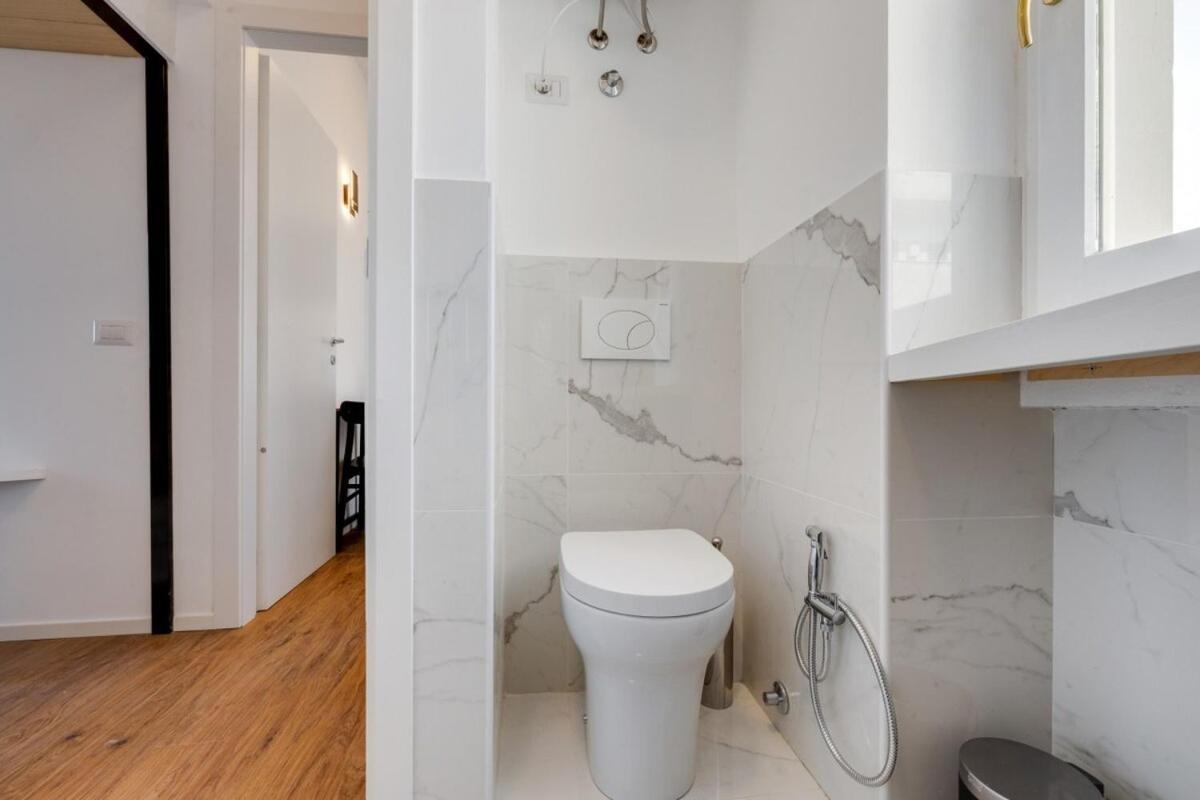 Homeby, Cozy Penthouse Apartment 밀라노 외부 사진