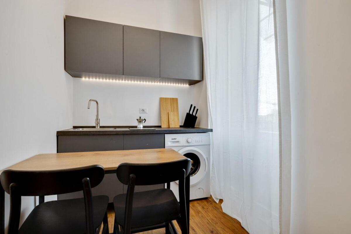 Homeby, Cozy Penthouse Apartment 밀라노 외부 사진